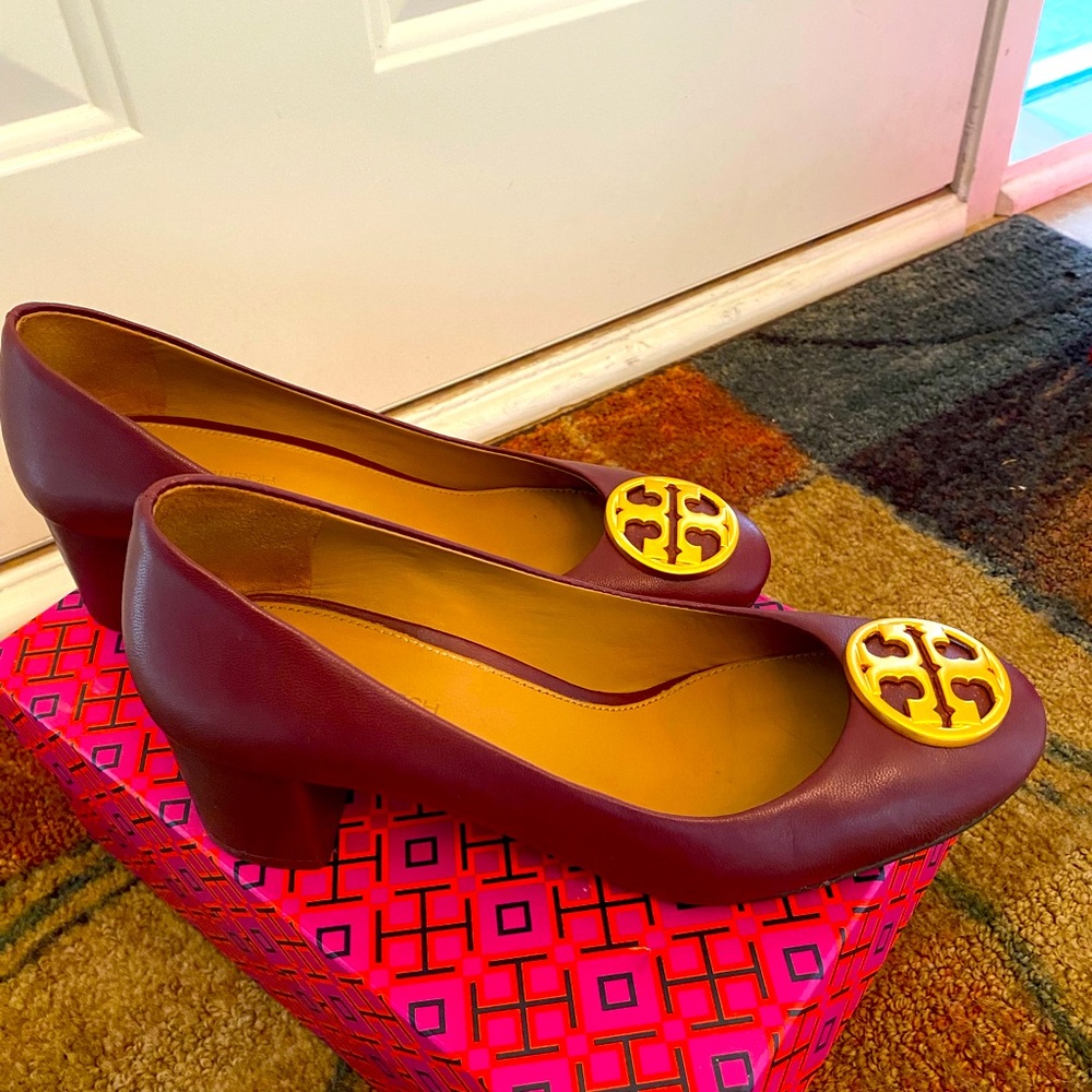 Burgundy Tory Burch Leather Low heel pumps.